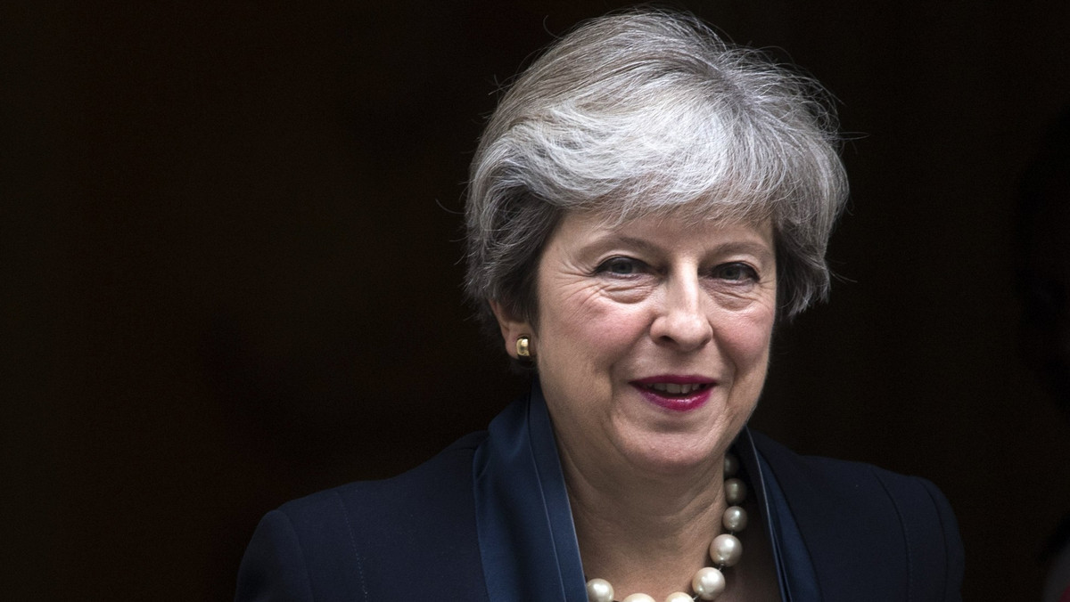 Kancelaria brytyjskiej premier Theresy May przygotowała list, który mieliby podpisać przedstawiciele najważniejszych spółek w kraju, wyrażając publicznie poparcie dla rządowej strategii ws. wyjścia z Unii Europejskiej - ujawniła telewizja Sky News.