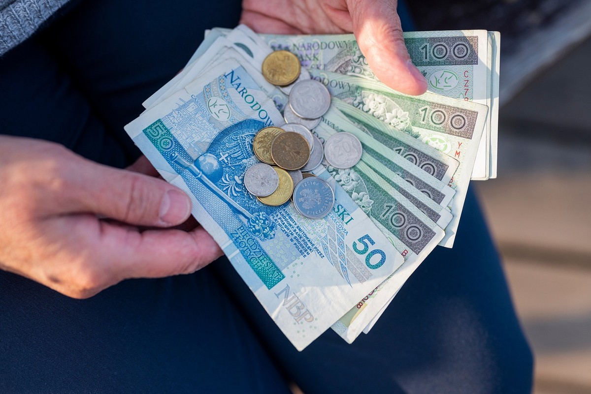 Mam 60 lat i 30 lat stażu pracy. Jaką emeryturę otrzymam od ZUS?