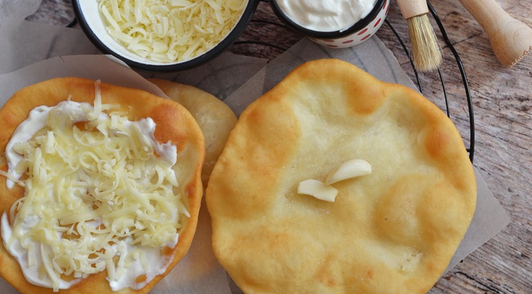 Rupáner-konyha: Villámgyors lángos recept bögrésen Fotó: Rupáner-Gallé Margó