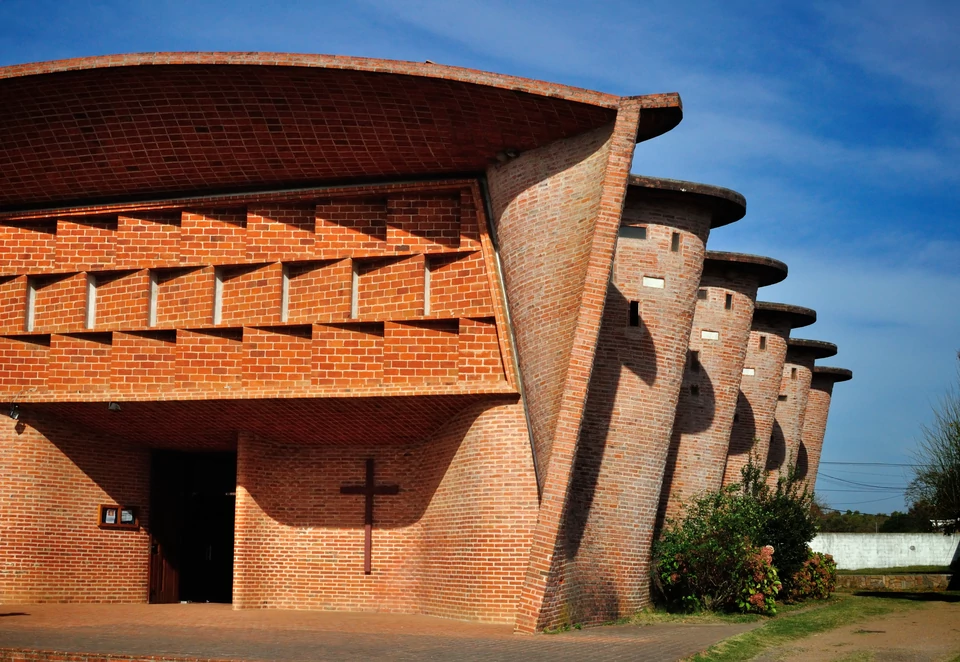 Dzieło inżyniera Eladio Dieste: Kościół Atlántida (Urugwaj)