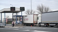 Vozačima u Crnoj Gori beneficirani radni staž? Prevoznici obustavljaju blokade