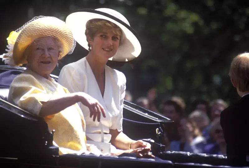 Królowa Matka z księżną Dianą w 1992 r. Fot. Central Press/Getty Images