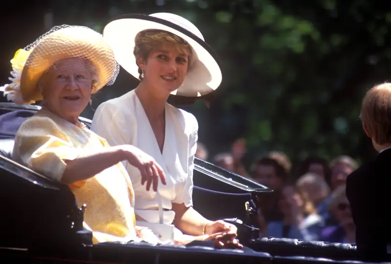 Królowa Matka z księżną Dianą w 1992 r. Fot. Central Press/Getty Images