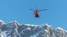 helikopter w Himalajach