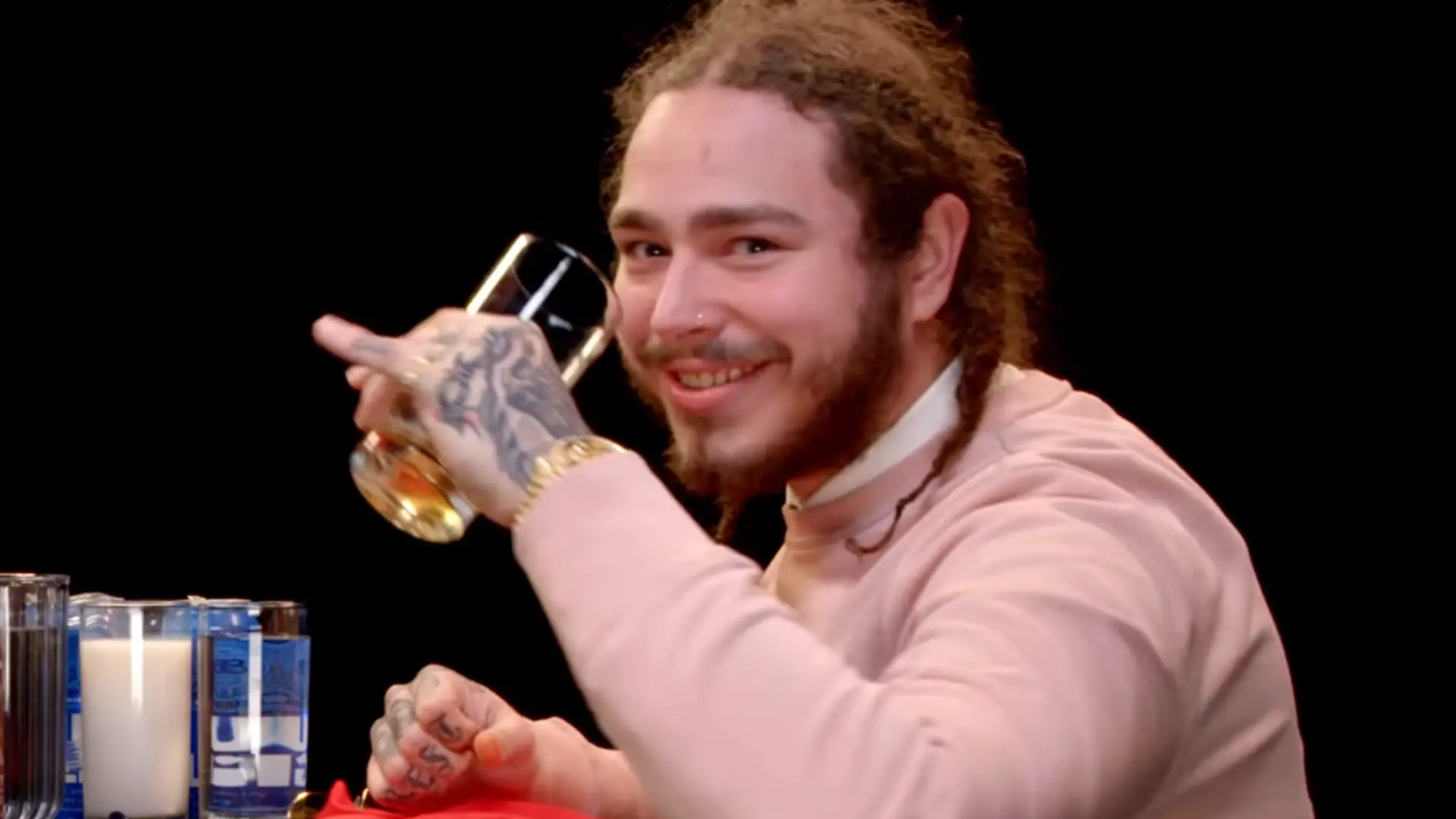 Post Malone królem jedzenia na dowóz. Co i jak często zamawia "Biały Iverson"?