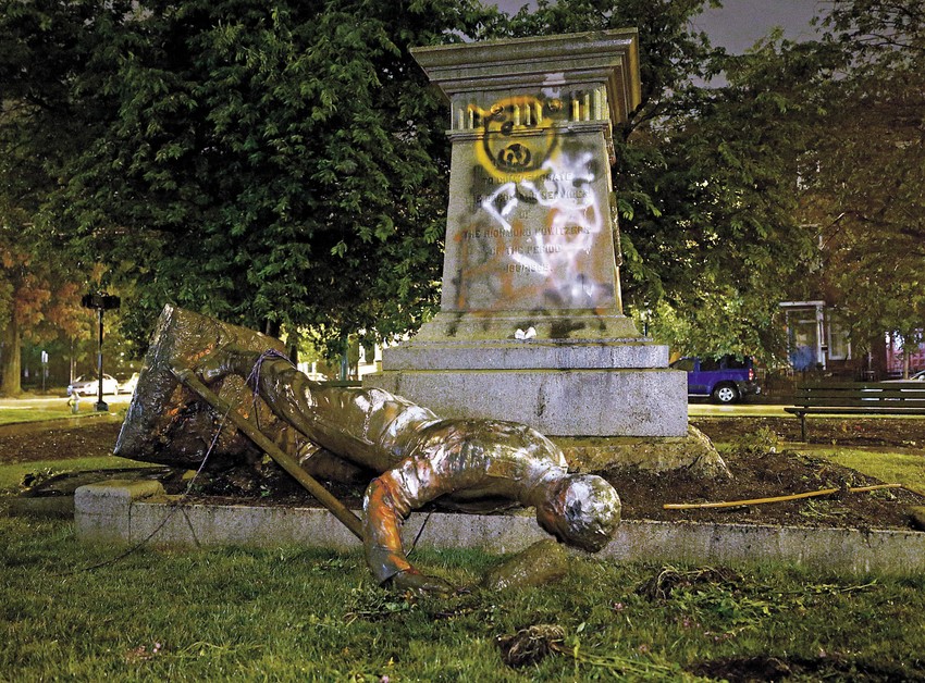 Jedan od oskrnavljenih spomenika Kolumbu