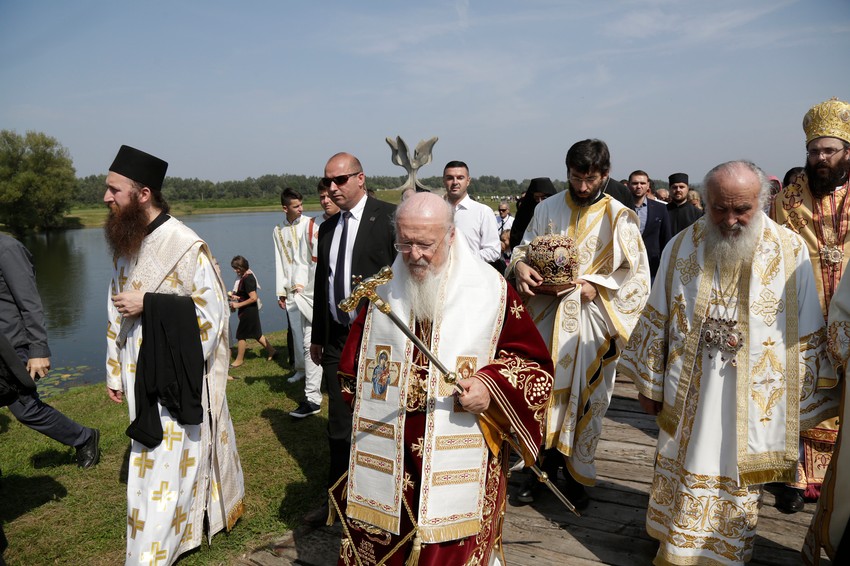 Patrijarh vaseljenski Vartolomej i srpski patrijarh Irinej služili liturgiju povodom 75 godina od stradanja u Jasenovcu