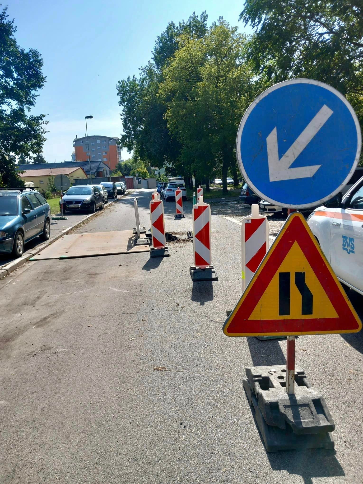 Na Baltskej ulici v Podunajských Biskupiciach sa prepadla časť vozovky.