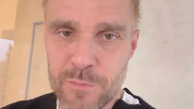 Moderátor Leoš Mareš.