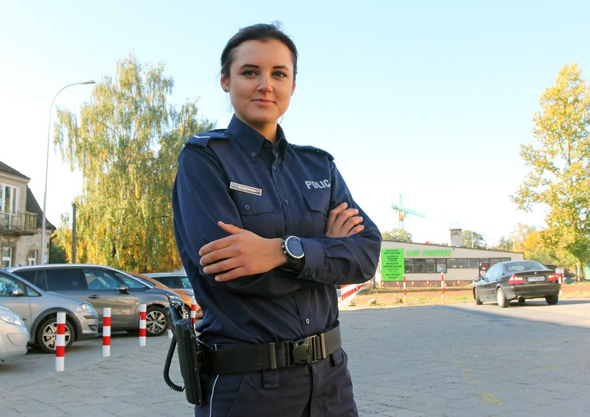 Piękna policjantka dogoni przestępcę na rowerze