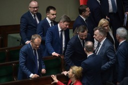 Tak się zarabia u Donalda Tuska. Znane są pensje nowych pracowników KPRM