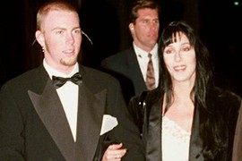 UZNEMIRUJUĆI SNIMAK! Sin Šer pronađen u pustinji KAO ZOMBI i sa opekotinama na telu - nije davao znake života, samo je TREPTAO, a onda je otkriven UMALO SMRTONOSNI UZROK