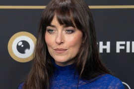 Dakota Džonson ŠOKIRALA SVET GOLOM HALJINOM ispod koje NIJE NOSILA VEŠ: Plava čipka ocrtala SVAKU LINIJU TELA i zaista izgleda FENOMENALNO, ali svi se pitaju da li je preterala