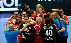 MŚ w piłce ręcznej kobiet: Brawo dziewczyny! Polki pokonały Węgierki i są w ćwierćfinale!