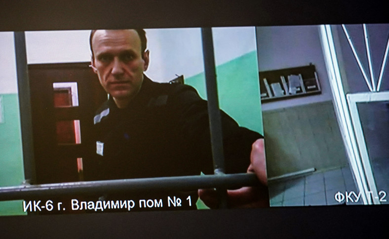 Uwięziony krytyk Kremla Aleksiej Nawalny przybywa do sądu w Moskwie, Rosja, 26 września 2023 r.
