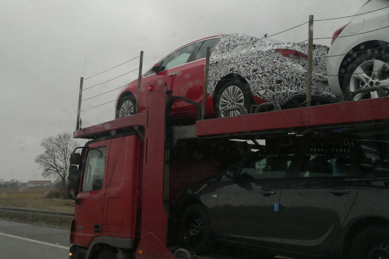 Nowy Opel Astra Sedan przyłapany!