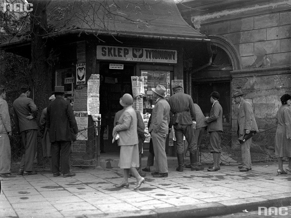 ul. Sienna i stuletni kiosk (fot. 1930 r.)