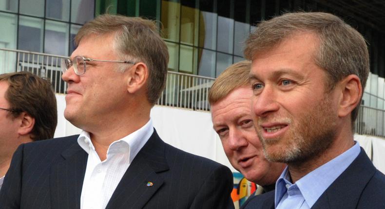 Chairman of Evraz Group Alexander Abramov (L) and Russian billionaire Roman Abramovich (R) take part in celebrations marking the third anniversary of the Moscow School of Management Skolkovo outside Moscow, on September 20, 2009.