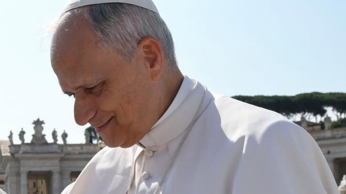 Milý záber pápeža Lev XIV. s malým chlapčekom, ktorý sa volá Leon.