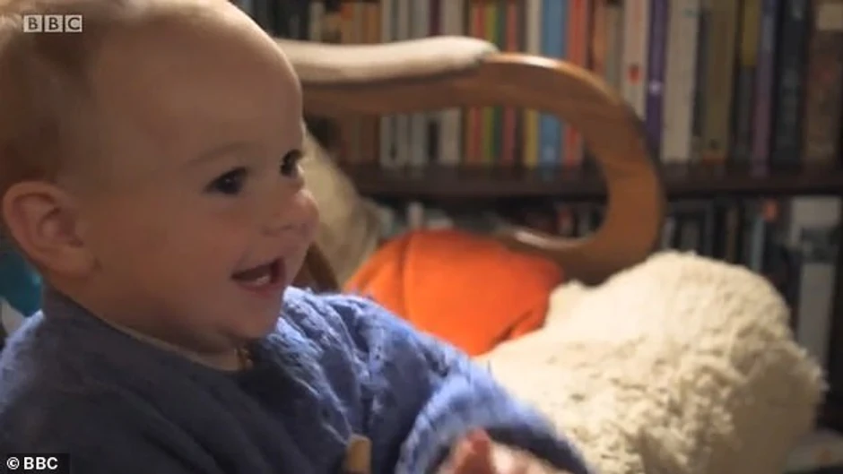 Roditelji žele da Anuš raste bez ograničenja koja nameće pripadnost određenom polu