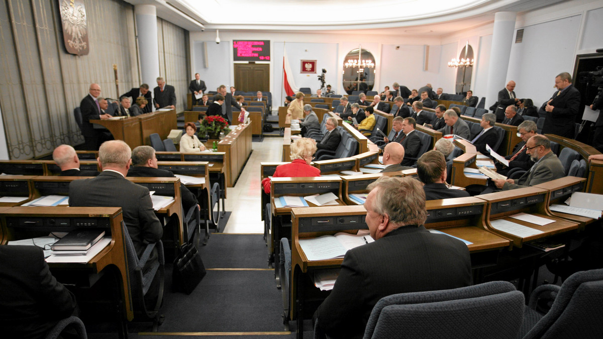 PO zatwierdziła już w większości listy wyborcze do Sejmu, teraz pora na Senat. Zarząd krajowy partii będzie musiał rozstrzygnąć m.in., czy zezwolić na start w wyborach Barbarze Zdrojewskiej (żonie ministra kultury), a także szwagrowi Grzegorza Schetyny - Konradowi Rowińskiemu.