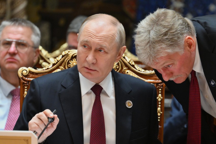 Vladimir Putin i Dmitrij Peskov