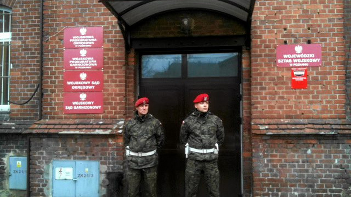 Wojskowa Prokuratura Okręgowa w Warszawie umorzyła śledztwo w sprawie postrzelenia się wojskowego prokuratora płk. Mikołaja Przybyła. Śledczy uznali, że nikt go do tego nie nakłaniał.