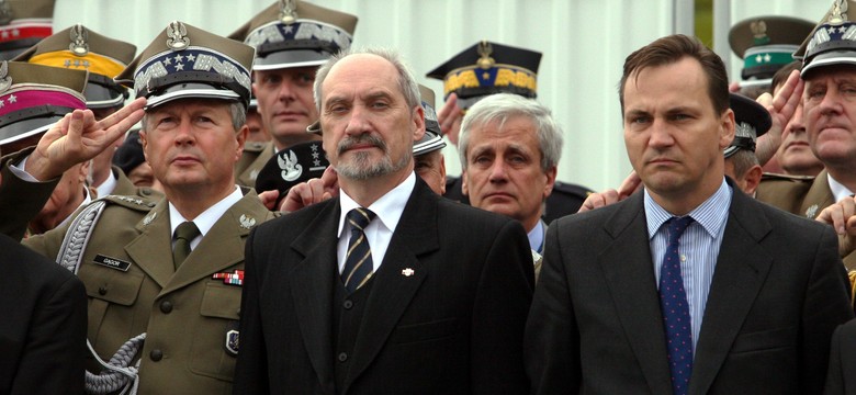 Sikorski jak Macierewicz. Polska to jeden wielki raport z likwidacji WSI [OPINIA]