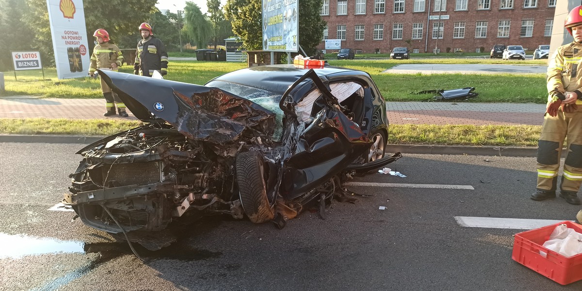 Bmw zmiażdżone przez tramwaj w Gorzowie Wlkp. 