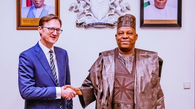 Nigeriás Vice President, Kashim Shettima and the British High Commissioner to Nigeria, Richard Montgomery. [Presidency]