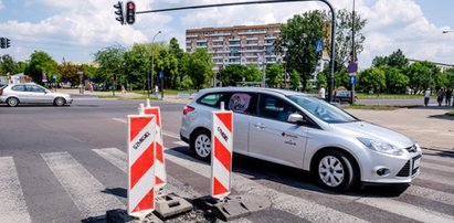 Stawiają płoty zamiast łatać dziury