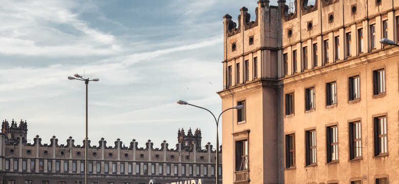 Marmury, gigantyczne żyrandole, zdobione sufity, a w sąsiedztwie bar mleczny. Angielski dziennik zaprasza do odwiedzin w krakowskiej hucie