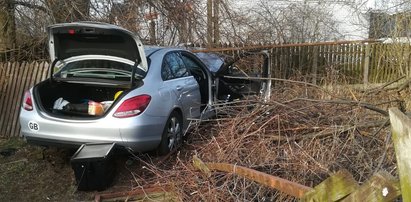 Dramatyczny wypadek w Gostyninie. Auto potrąciło kobietę z malutkim dzieckiem