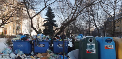 Stolica utonie w górze śmieci