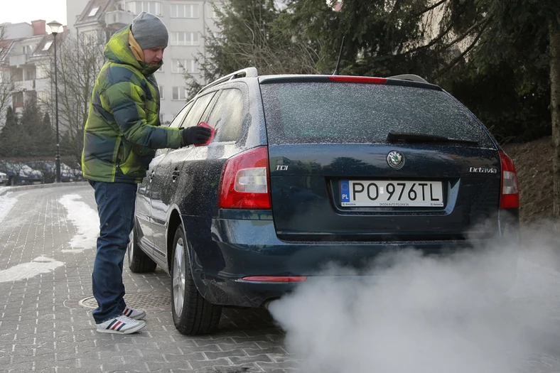 Jak jeździć zimą. Skuteczne porady na mroźne dni