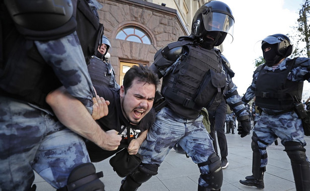 Aktywiści podają bilans demonstracji w Moskwie: Zatrzymano 1373 osoby, 77 pobitych