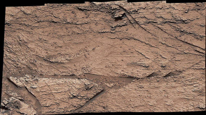 Marsjański krajobraz na nowych zdjęciach łazika Curiosity