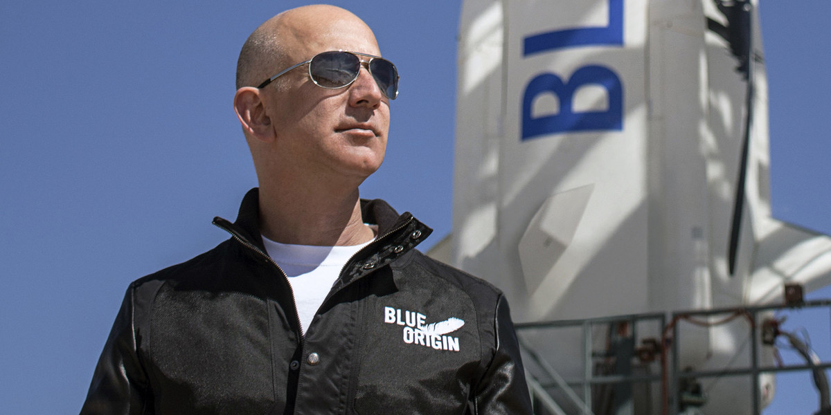 Jeff Bezos, najbogatszy człowiek świata, założyciel i CEO Amazona oraz Blue Origin, według nieoficjalnych informacji chce przejąć drużynę NBA New York Knicks