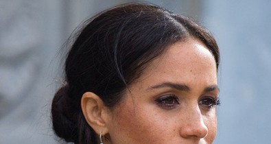 Na jó! Meghan Markle egy nap alatt három különböző szettben volt, és az összesben tökéletesen festett