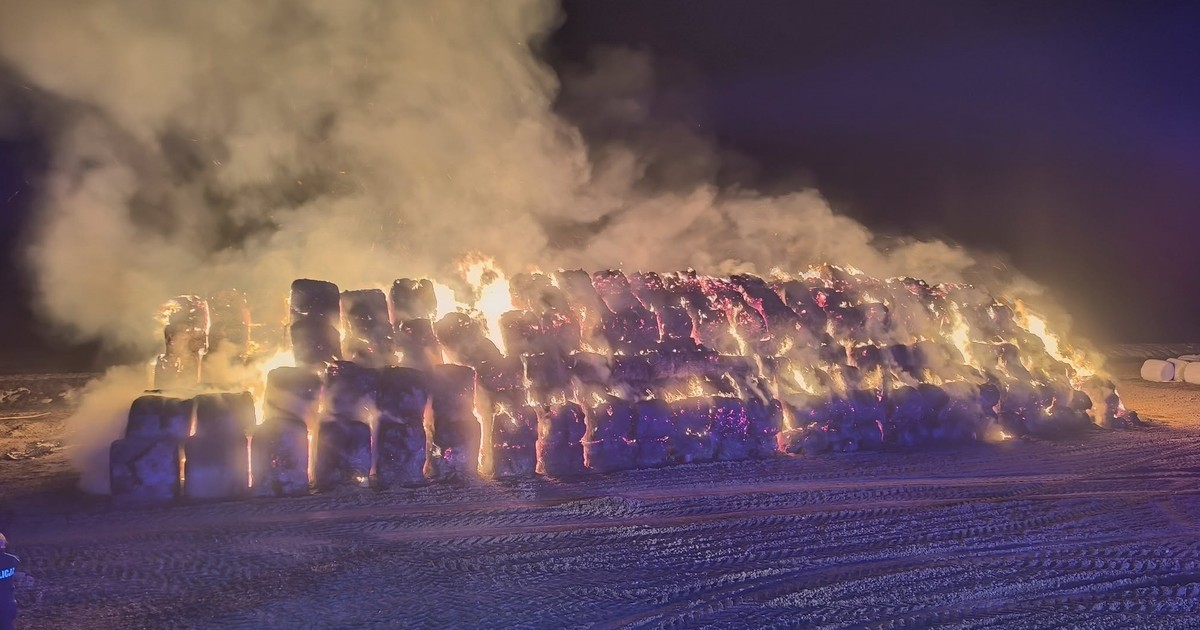 Dramat rolnika z Kujaw. Tysiąc balotów słomy poszło z dymem. „Jesteśmy prześladowani, boimy się”