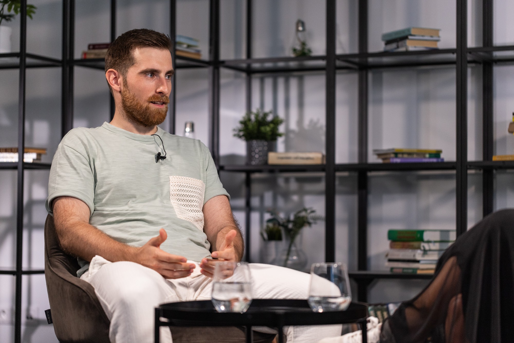Michal Hertlík v relácii Off Record s Teri Čikoš.