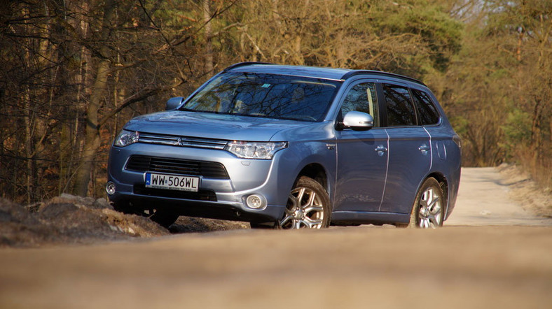 Wygodny SUV pod napięciem - Mitsubishi Outlander PHEV