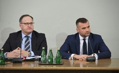 Przesłuchanie przed komisją śledczą. 'Na samych telefonach komórkowych wyłudzono prawie 2 mld zł VAT'