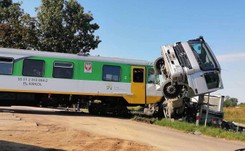 Pod Płońskiem szynobus zderzył się z ciężarówką. Wszczęto dochodzenie