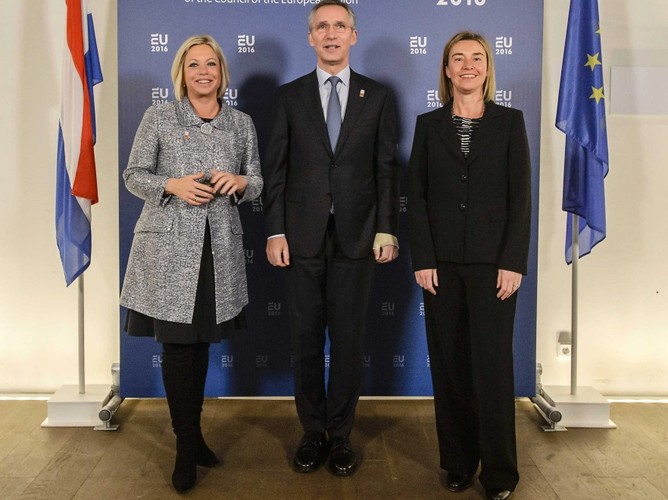 Jeanine Hennis-Plasschaert, Jens Stoltenberg i Federica Mogherini