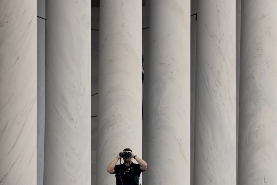 Policija kod Kapitol hila (ilustracija)