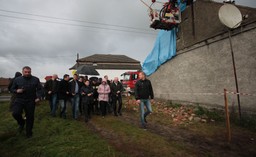 Szef MSWiA podpisał wnioski o wypłatę zasiłków dla po szkodowych przez orkan "Ksawery"