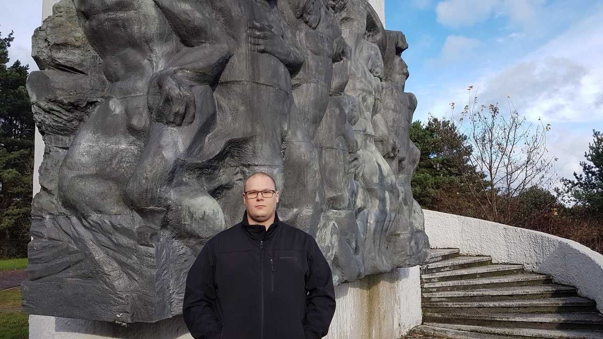 Krzysztof Drozdowski spiera się z Instytutem Pamięci Narodowej o przeprowadzenie dokładnych badań w bydgoskiej Dolinie Śmierci. Na razie bez skutku. Jak wskazuje, według niektórych źródeł mogło tam spocząć trzy tysiące pomordowanych przez hitlerowców osób. A być może również takich, które po zakończeniu wojny padły ofiarą komunistów.