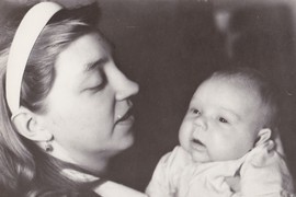 Na stepeništu je pronašla zamotuljak sa bebom koja je plakala i dala joj ime Marina: Posle 60 GODINA isplivala je JEZIVA ISTINA