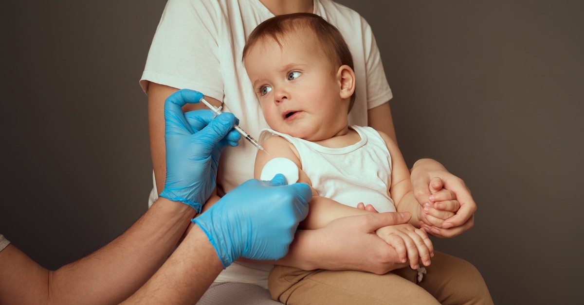 Polskie dzieci szczepione preparatem, który już nie działa. Lekarze: tylko 2 proc. ochrony przed groźnymi bakteriami